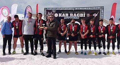 Kar Ragbi Şampiyonası 2 bin rakımda kıyasıya mücadelelerle sona erdi