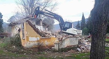 Karacabey'de 2 metruk bina daha ortadan kaldırıldı