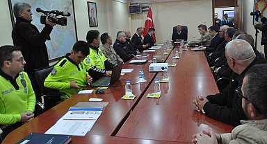 Kars Valisi Polat, toplu taşıma firma yetkilileriyle buluştu
