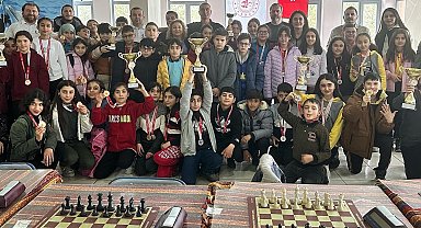 Kars'ta okullar arası satranç turnuvası sona erdi
