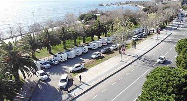 Kartal ve Maltepe sahilinde karavan işgali: Sürücüler araç koyacak yer bulamıyor