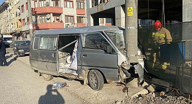 Kavşakta çarpıştılar 3 yaralı