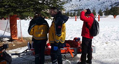 Kayak yaparken düşerek yaralanan genç, JAK ekiplerince kurtarıldı
