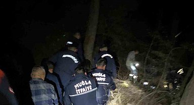 Kayalıklardan düşen şahıs ekipler tarafından kurtarıldı