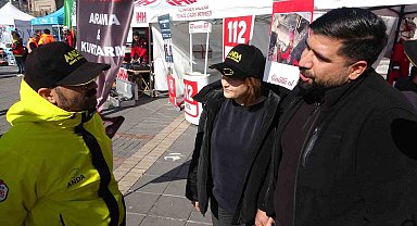 Kayseri'de duygusal buluşma: Kendisini enkazdan çıkaran ekibi ziyaret etti