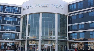 Kayseri'de ortaokula kadar eniştesi olarak bildiği babasını öldüren kadın hakim karşısına çıktı