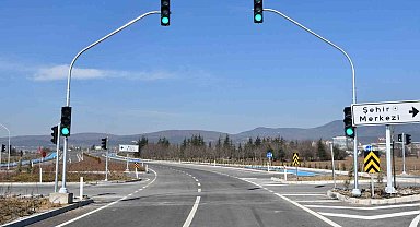 Kaza üzerine kaza olan kavşağa trafik ışık sistemi kuruldu