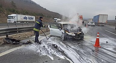 Kaza yapan otomobil alev alev yandı