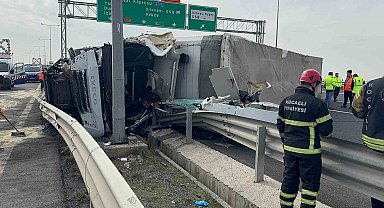 Kazada ağır yaralanan tır sürücüsü hayatını kaybetti