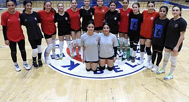 Kepez'in voleybol jenerasyonu parlıyor