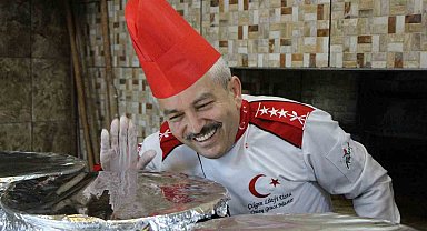 Keşkek tenceresini karpuz seçer gibi açıyor: "Aman Allah'ım"
