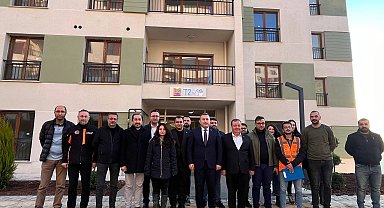 Kilis Valisi Tahir Şahin, deprem konutlarında incelemede bulundu