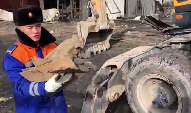 Kırgızistan'da santraldeki patlamanın 3'üncü gününde enkazdan bir köpek kurtarıldı