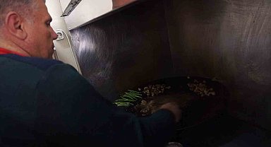 Kızgın sac üzerinde 7 saniyede pişiyor, porsiyonu 120 liradan satılıyor