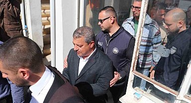 KKTC'de eski Bakan Kemal Dürüst ve eşi sahte diploma ve yolsuzluk soruşturmasında hakim karşısına çıktı