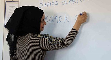 KO-MEK'te Türkçe öğreniyorlar