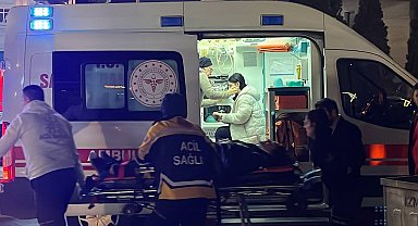 Kocaeli'de bir araç trafik ışıklarında bekleyen otobüse ve otomobile çarptı: 7 yaralı