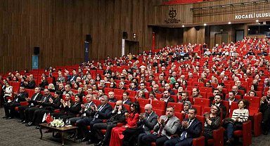 Kocaelililer Dr. Sadık Ahmet'in hayat hikayesini izledi