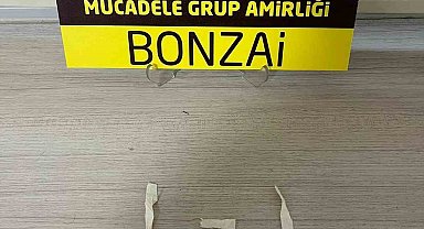 Konya'da kağıda emdirilmiş uyuşturucuyla yakalanan 3 kişi gözaltına alındı