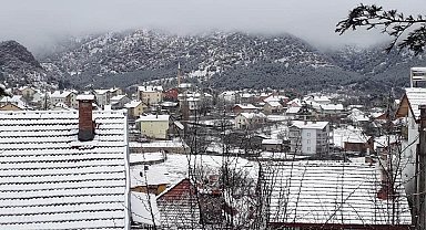 Konya'nın üç ilçesi beyaza büründü