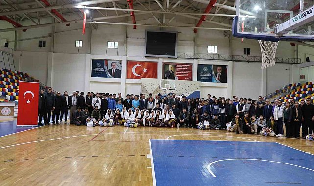 Kore Cumhuriyetinden okullara spor malzemesi yardımı