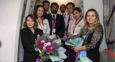 Kuala Lumpur-Sabiha Gökçen seferini yapan ilk uçak törenle karşılandı