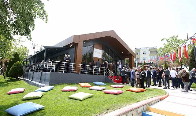 Küçükçekmece'de emekliler kafeteryası'na vatandaştan tam not