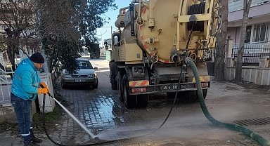 Kula'da dört mahallenin yağmursuyu ızgaraları temizlendi