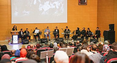 Kurtuluşun 106'ncı yılı türkülerle kutlandı