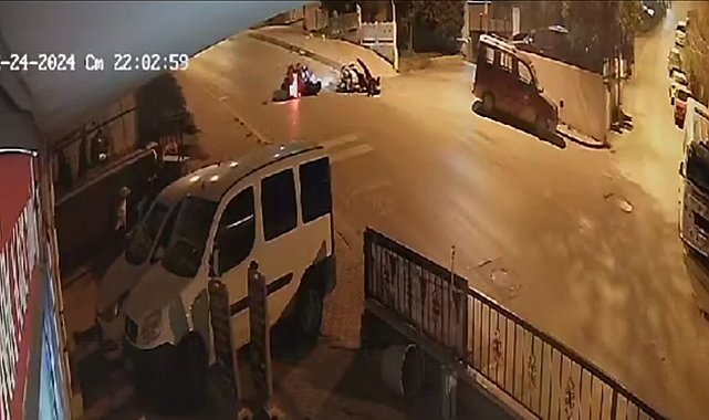Kuşadası'nda 2 motosiklet kafa kafaya çarpıştı... O anlar kamerada