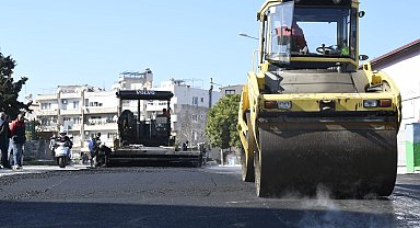 Kuşadası'nda sıcak asfalt çalışmaları Camiatik Mahallesi ile sürüyor
