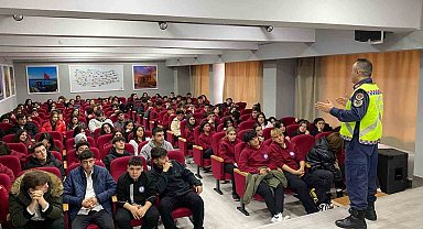 Kuşadası'ndaki öğrencilere trafik eğitimi