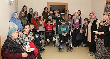 Kütahya Belediyesinden tedavi gören miniklere sürpriz