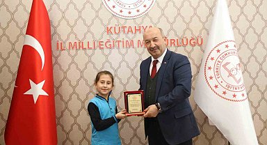 Kütahya'da afiş ve hikaye yarışmalarında dereceye giren öğrenciler ödüllendirildi