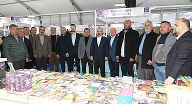 Lapseki Belediye Başkanı Eyüp Yılmaz, Bakan Yardımcısı Turan'ın imza gününe katıldı