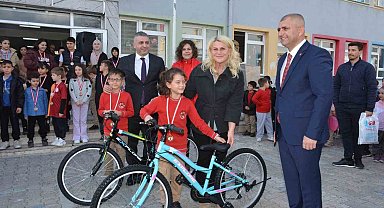 Lapseki'de kan bağışçılarına bisiklet ve madalya
