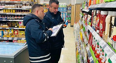 Lapseki'de Zabıta ekipleri, süpermarket ve zincir marketlerde fiyat ve etiket denetimi yaptı