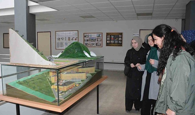 Lise öğrencileri Düzce Üniversitesini tanıdı