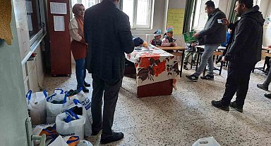 Lise öğrencilerinden köy okulu öğrencilerine yardım