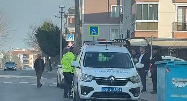 Lüleburgaz'da park halinde otomobile çarpıp kaçtı