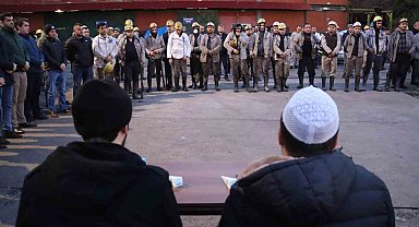 Maden işçileri deprem felaketinde hayatını kaybedenleri dualarla andı