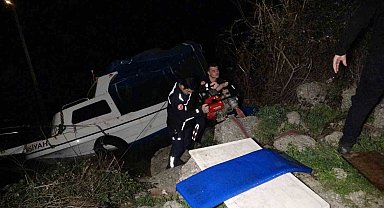 Manavgat Irmağı'nda batan tekneye vinçli kurtarma