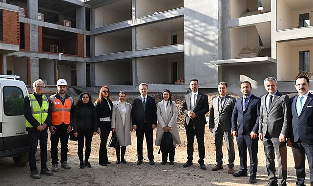 Manisa Valisi Ünlü, okulları inceledi