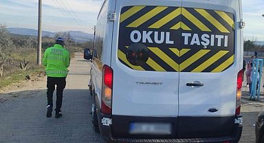 Manisa'da 2 okul servisi trafikten men edildi