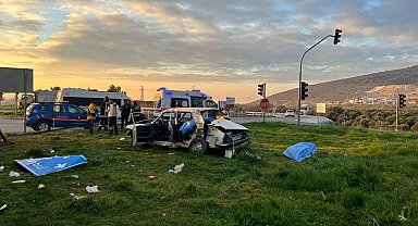 Manisa'da tır ile otomobil çarpıştı: 3 ölü 2 yaralı