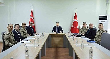 Mardin Valisi Akkoyun, Midyat'ta asayiş ve güvenlik toplantısına katıldı