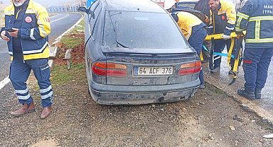 Mardin'de otomobil kaldırıma çarptı: 4 yaralı