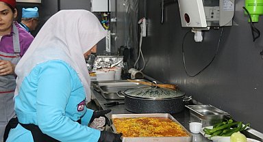 Mardin'de sığınmacı, depremzede ve kadınların başarısı için restoran açıldı