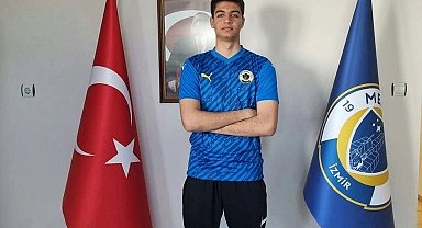 Menemen FK, genç kalecisini profesyonel yaptı