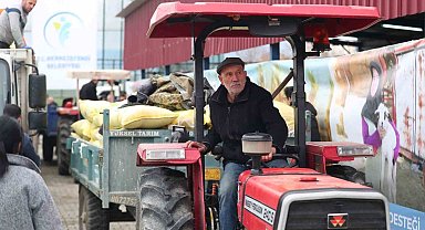 Merkezefendi Belediyesi çiftçilere 100 ton gübre desteği sağladı
